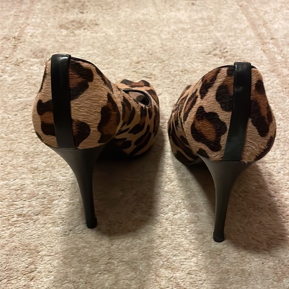 Stuart Weitzman leopard pumps - Picture 3 of 8